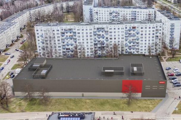Tirdzniecības centra pārbūve, Anniņmuižas bulvārī 40, Rīgā
